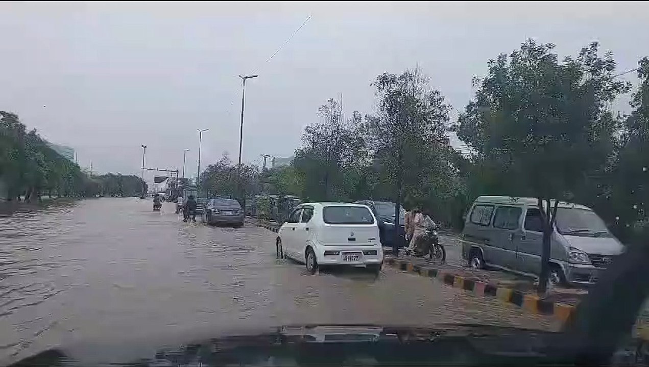 wahab riaz after rain