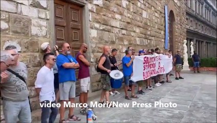 Tải video: Firenze, la protesta Gkn davanti a Palazzo Vecchio