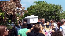 Omicidio Primavalle, i funerali l'uscita del feretro
