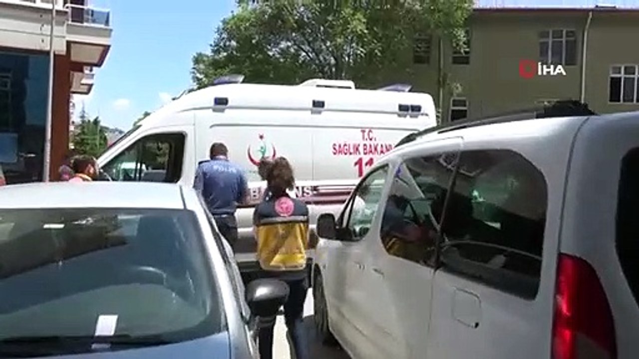 Zabıtaya kızan seyyar simitçi çocuklarını yakmakla tehdit etti