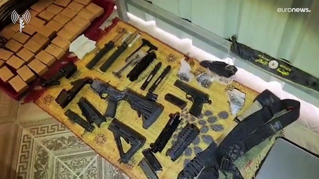 شاهد: أنواع الأسلحة التي عثر عليها الجيش الإسرائيلي في مخيم جنين