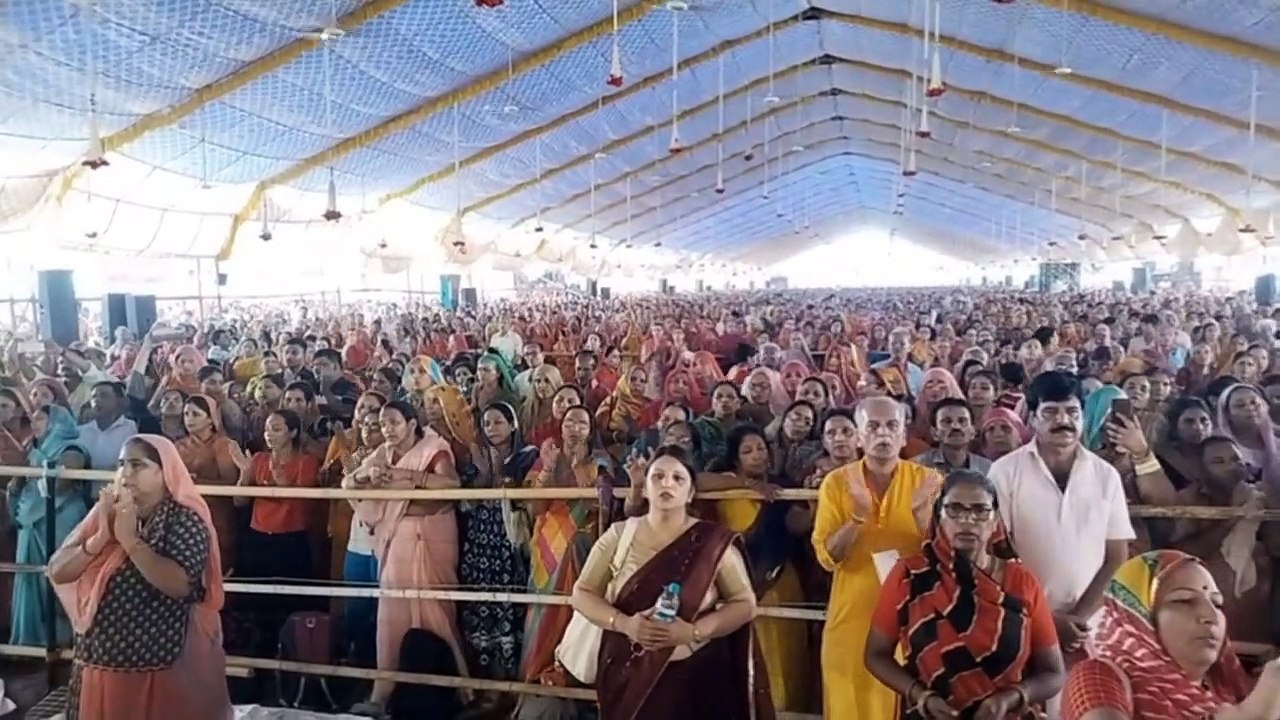 Pradeep Mishra: पुष्कर में कथावाचन एक हजार अश्वमेघ यज्ञ के सामान