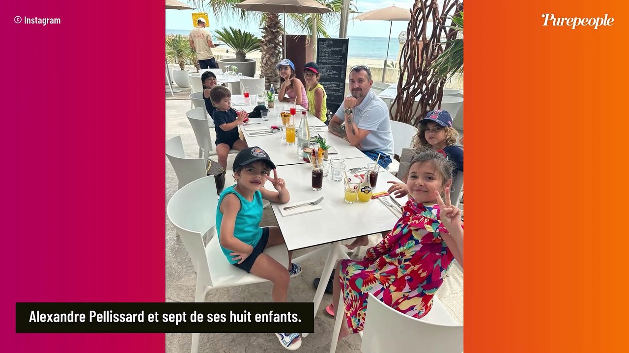 "Enfermé dans ta cage" : Un détail d'une photo d'Amandine Pellissard dans un chic endroit soulève de lourdes inquiétudes