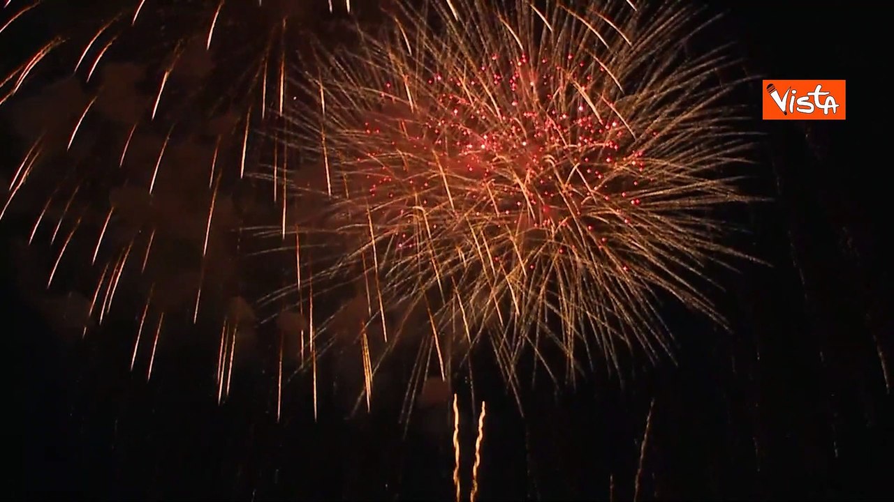 4 luglio, Biden guarda i fuochi d'artificio alla Casa Bianca