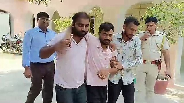 पुलिस को देख बदमाश ने छत से लगाई छलांग, अस्पताल में भर्ती, देखे वीडियो