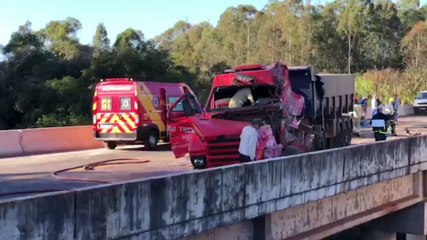 Quatro caminhões se envolvem em forte colisão na BR-163, no Contorno Oeste