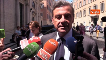 Santanch?, Calenda: "Massimo garantismo ma non impunit?, se accuse sono vere si dimetta"