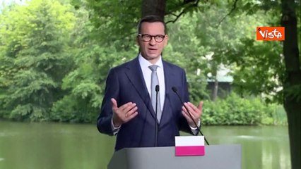 Morawiecki: "No al Patto sui migranti con obbligo di accoglienza"