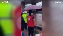Cina: piogge torrenziali nel sud-ovest, frane e inondazioni