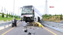 Ümraniye TEM Otoyolu'nda Tur Otobüsü Kaza Yaptı