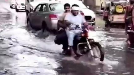 हमीरपुर: लगातार हो रही बारिश से कई इलाकों में भरा पानी, लोगों की बढ़ी मुश्किलें