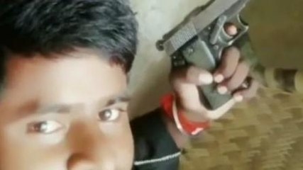 सुलतानपुर: पुलिस को युवक की खुली चुनौती... अवैध असलहा के साथ फोटो वायरल