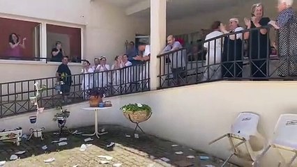 Fin de las mascarillas por todo lo alto en una residencia de mayores