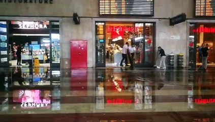 Firenze, si rompe un tubo in un negozio: allagamenti alla stazione