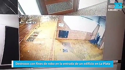Destrozos con fines de robo en la entrada de un edificio en La Plata