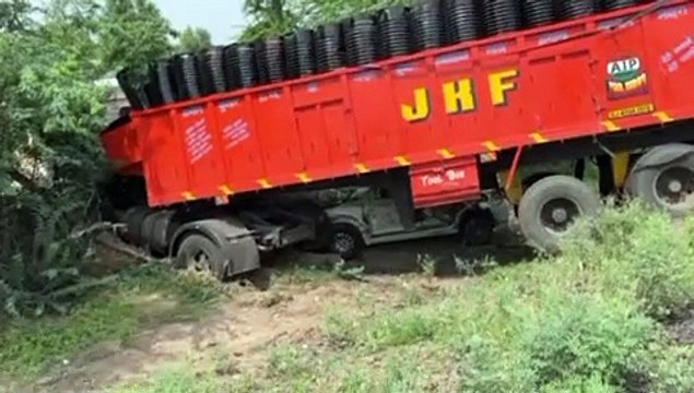 पुत्र को हॉस्टल में दाखिल करवा लौट रहे पिता की ट्रेलर ने जान ली