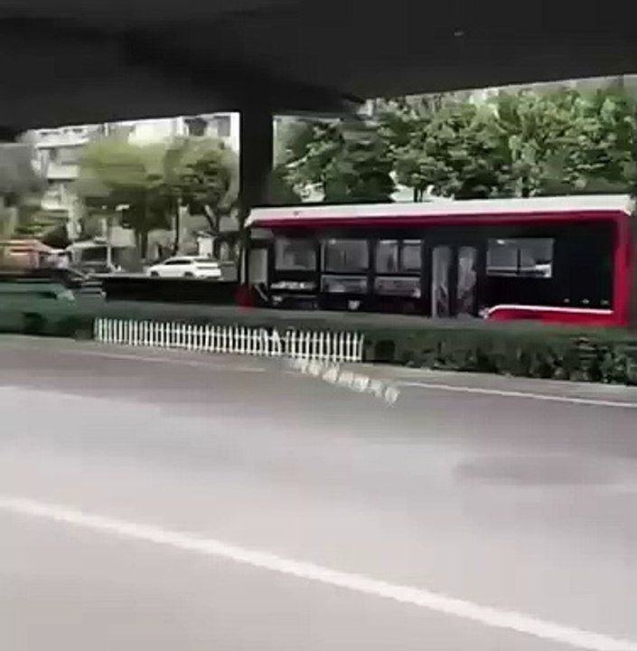 Ver para crer SUV elctrico chins perdeu a bateria no meio darua