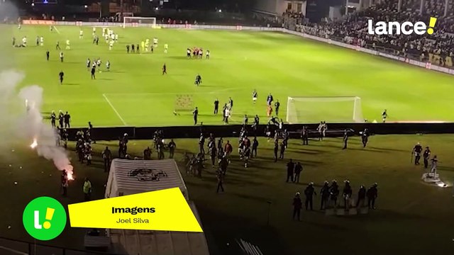 Torcedores do Vasco entram em confronto com a Polícia Militar e são contidos pela PM em São Januário