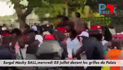 Sargal Macky SALL,mercredi 05 juillet devant les grilles du Palais