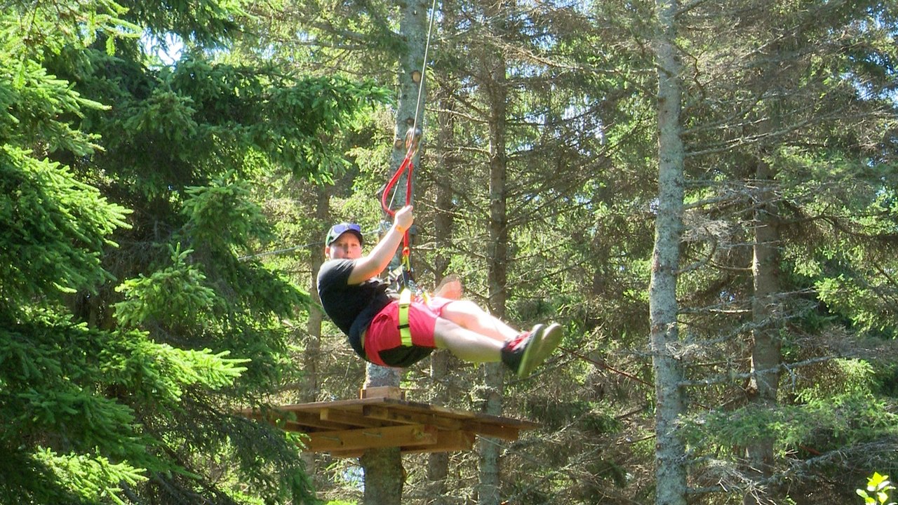 Folie boréale, entre Tyrolienne et saut à l’élastique