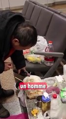 Cet homme vit depuis 15 ans dans un aéroport pour échapper à sa famille.