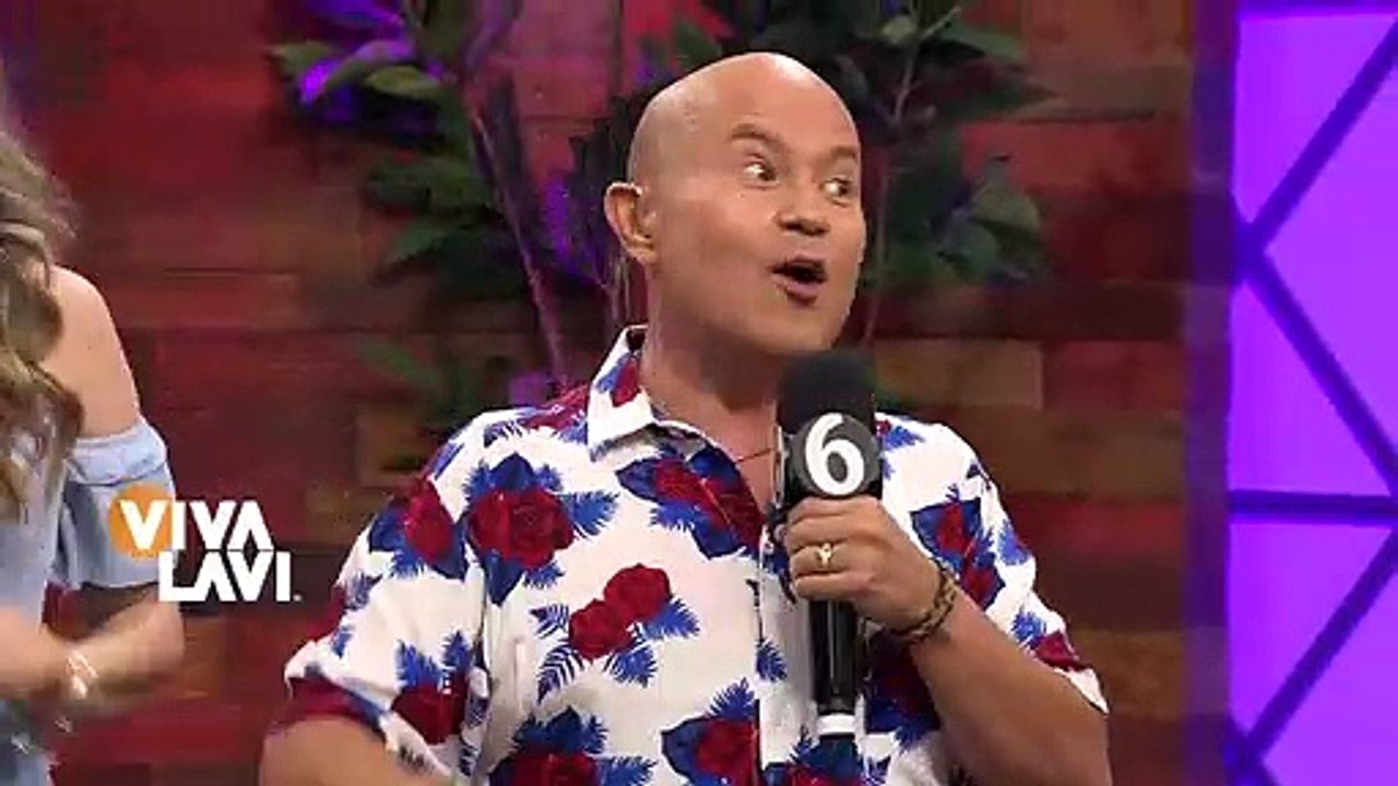 Carín León es sorprendió por fan vestida de novia