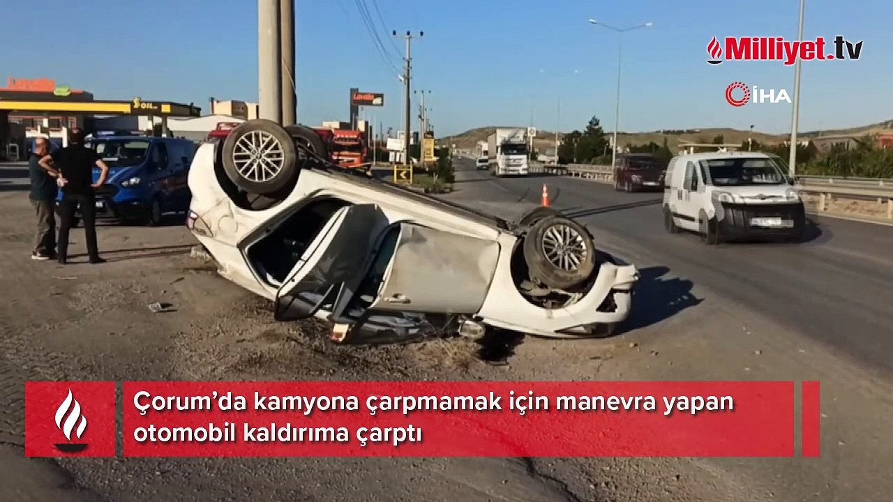 Otomobilin kamyona çarptığı feci kaza kamerada: 3 yaralı