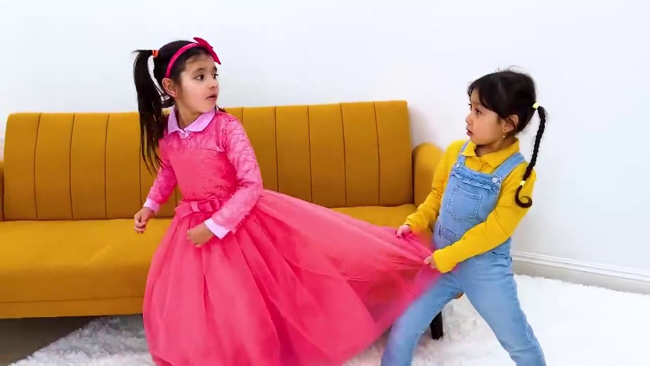 Big Brother Alex Helps Sisters Maddie and Ellie