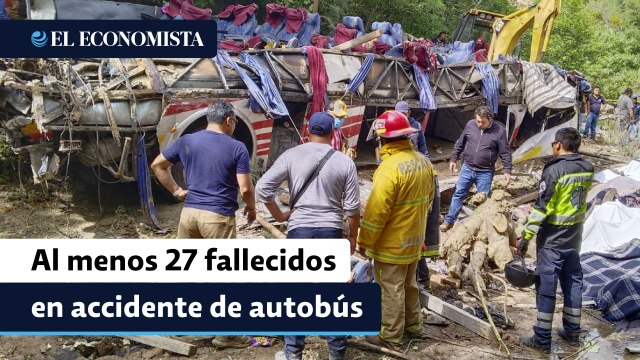 Autobús proveniente de la CDMX se desbarranca en Oaxaca dejando 27 personas fallecidas
