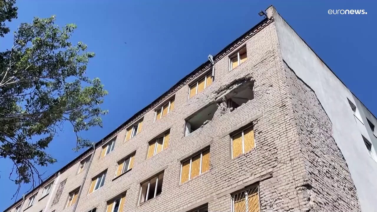 مقتل ثلاثة أشخاص في قصف استهدف مبنى سكنيا بمدين...