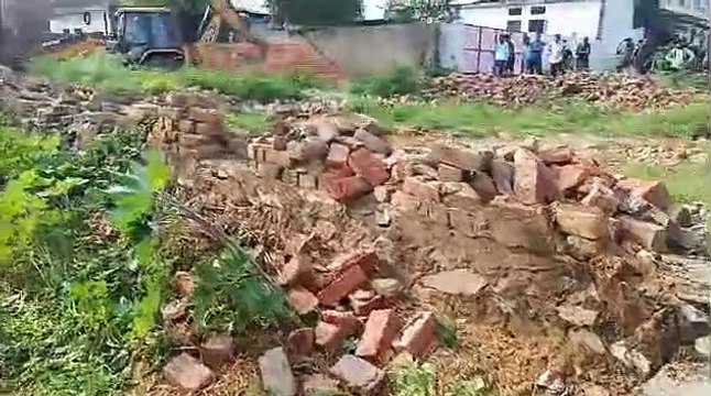 आगरा रोड पर जेडीए का गरजा बुलडोजर, 30 करोड़ की जमीन कराई खाली