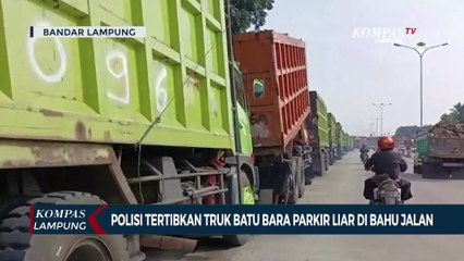 Polisi Tertibkan Truk Batu Bara yang Parkir Liar di Bahu Jalan