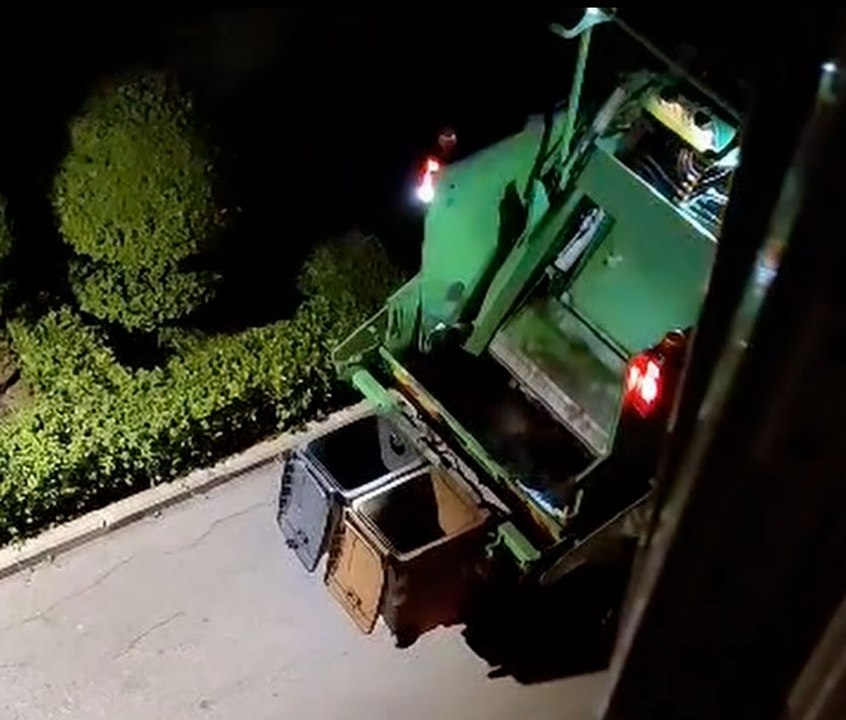 Tutti i tipi di rifiuti nello stesso compattatore