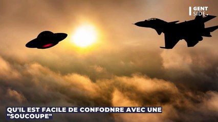 Un voyageur filme un OVNI en plein vol à travers le hublot de l’avion (VIDEO)