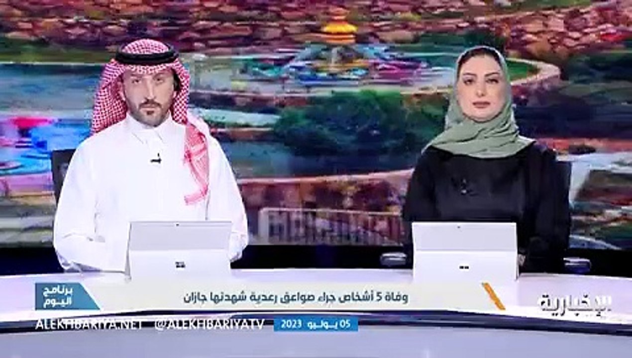 خبير: استخدام الهاتف المحمول أثناء الأمطار يجلب الصواعق