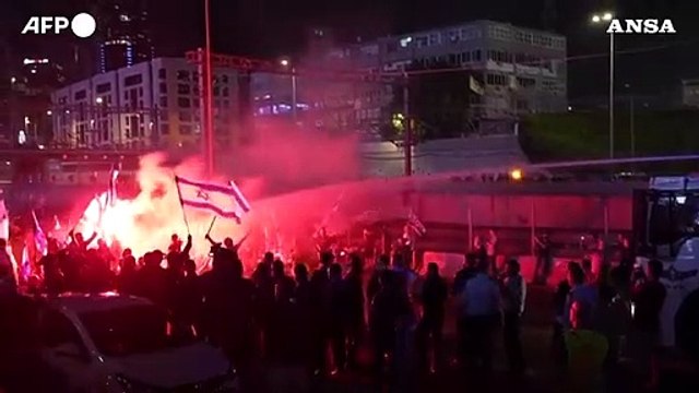 Proteste a Tel Aviv, manifestanti bloccano l'autostrada dopo dimissioni Eshed