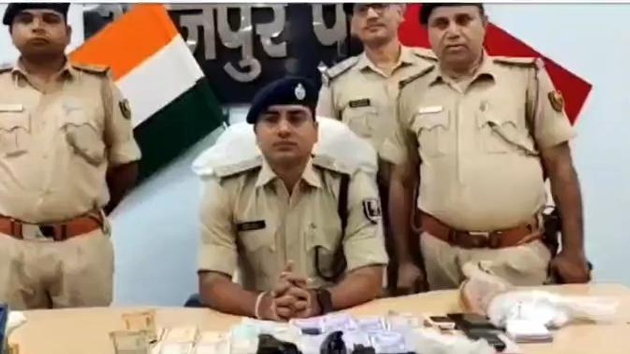 भोजपुर: हेरोइन तस्कर गिरफ्तार, 11 पुड़िया हेरोइ...