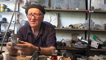 Sculpteur syrien, venu dans la ville natale de sa mère, Mardin, donne vie aux pierres depuis 40 ans