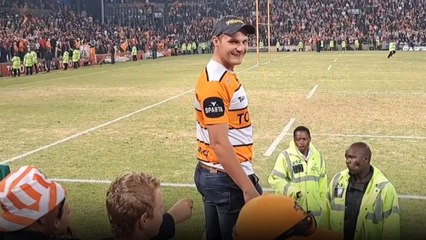 Enthusiastic Cheetahs fans sprint onto the field after their team wins 2023 Currie Cup