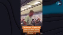 Un boxeador trata de abrir la puerta de un avión en pleno vuelo y pasa esto