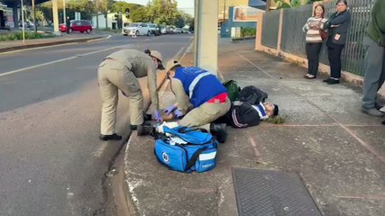Motociclista tem suspeita de fratura na perna após forte colisão no Parque Verde