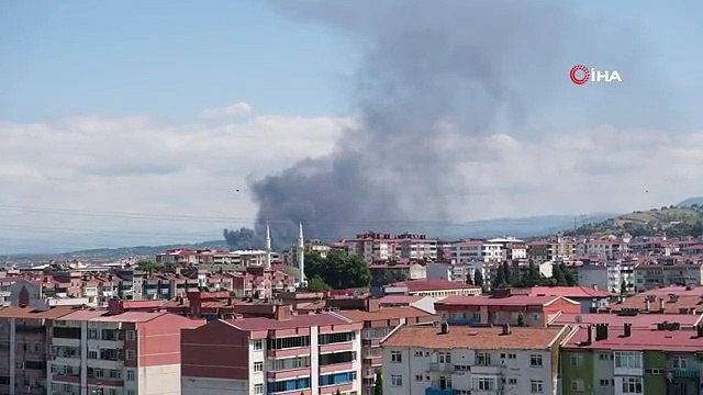 Hurda lastik deposunda yangın