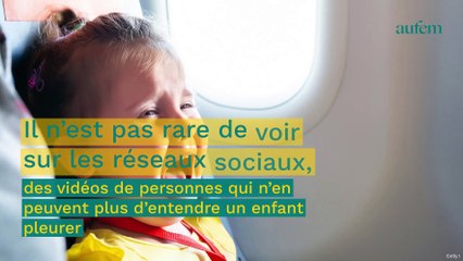 Un enfant dessine au feutre partout dans l’avion, la réaction des parents choque