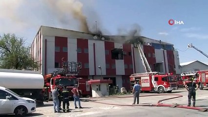 Esenyurt'ta bulunan askı fabrikasında korkutan yangın