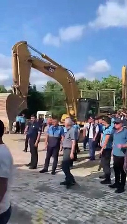 Beylikdüzü'nde kaçak yapı yıkımında İBB ekiplerine saldırı