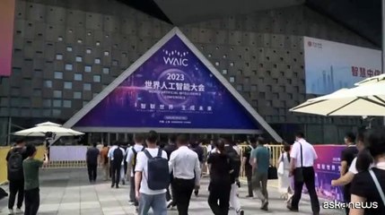 Descargar video: A Shanghai al via conferenza su intelligenza artificiale, c'? anche Tesla