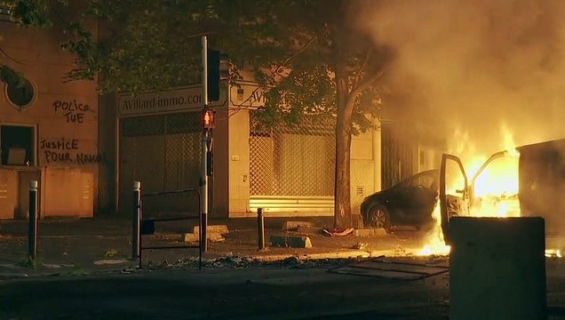 Justiça francesa mantém preso policial que matou adolescente