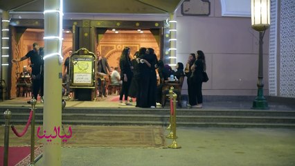 انهيار شقيقة علاء عبدالخالق أثناء تلقيها العزاء من أصدقاؤه ومحبيه