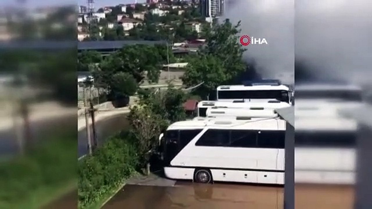 Alibeyköy'de su borusu patladı: Su metrelerce yüksekliğe fışkırdı