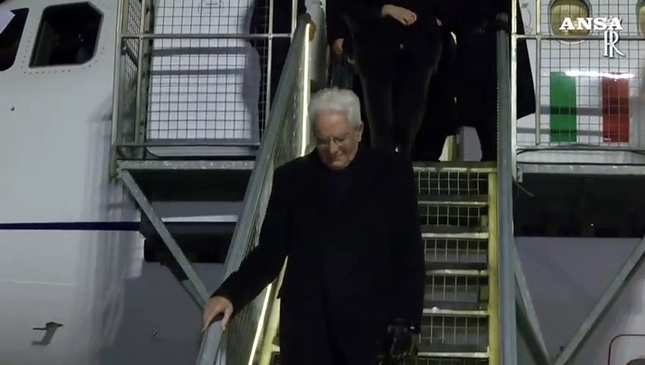 Mattarella in Patagonia, l'arrivo all'aeroporto di Punta Arenas